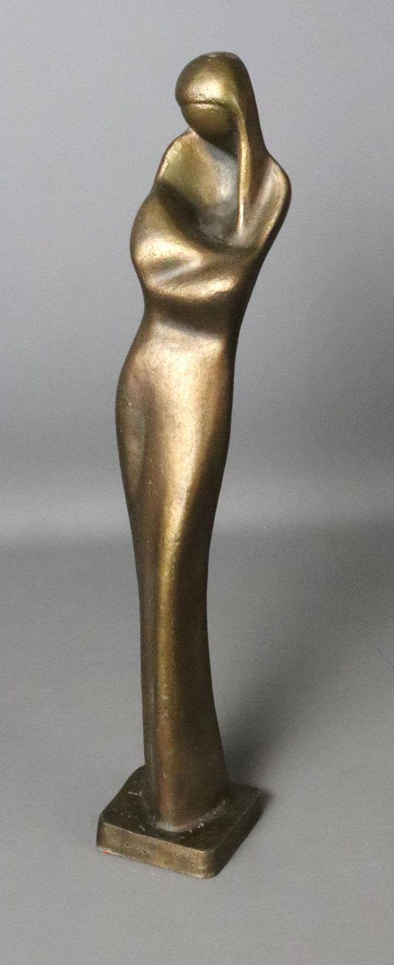 Modern sculpture, woman with child in her arms, first half of the 20th century, probably German