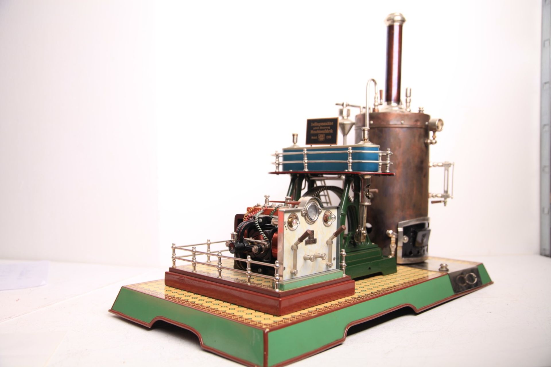 Märklin,4124/14 Hammermaschine original. farblich und mechanisch restauriert . Fremddynamo mit - Bild 2 aus 5