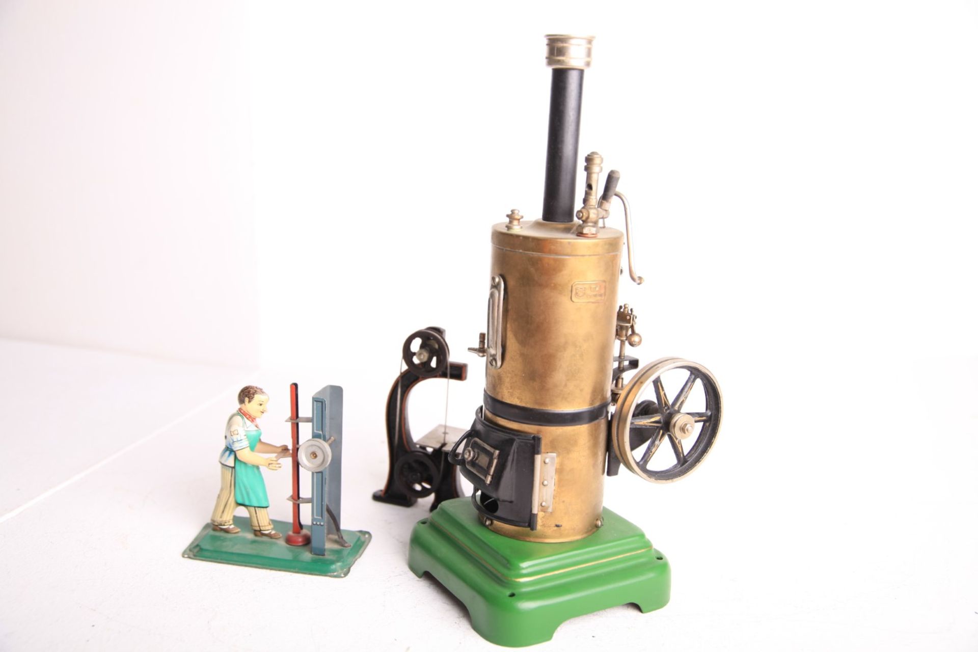 Märklin, stehende Dampfmaschine mit Brenner H32cm und Betriebsmodelle Bandsäge - Bild 2 aus 2