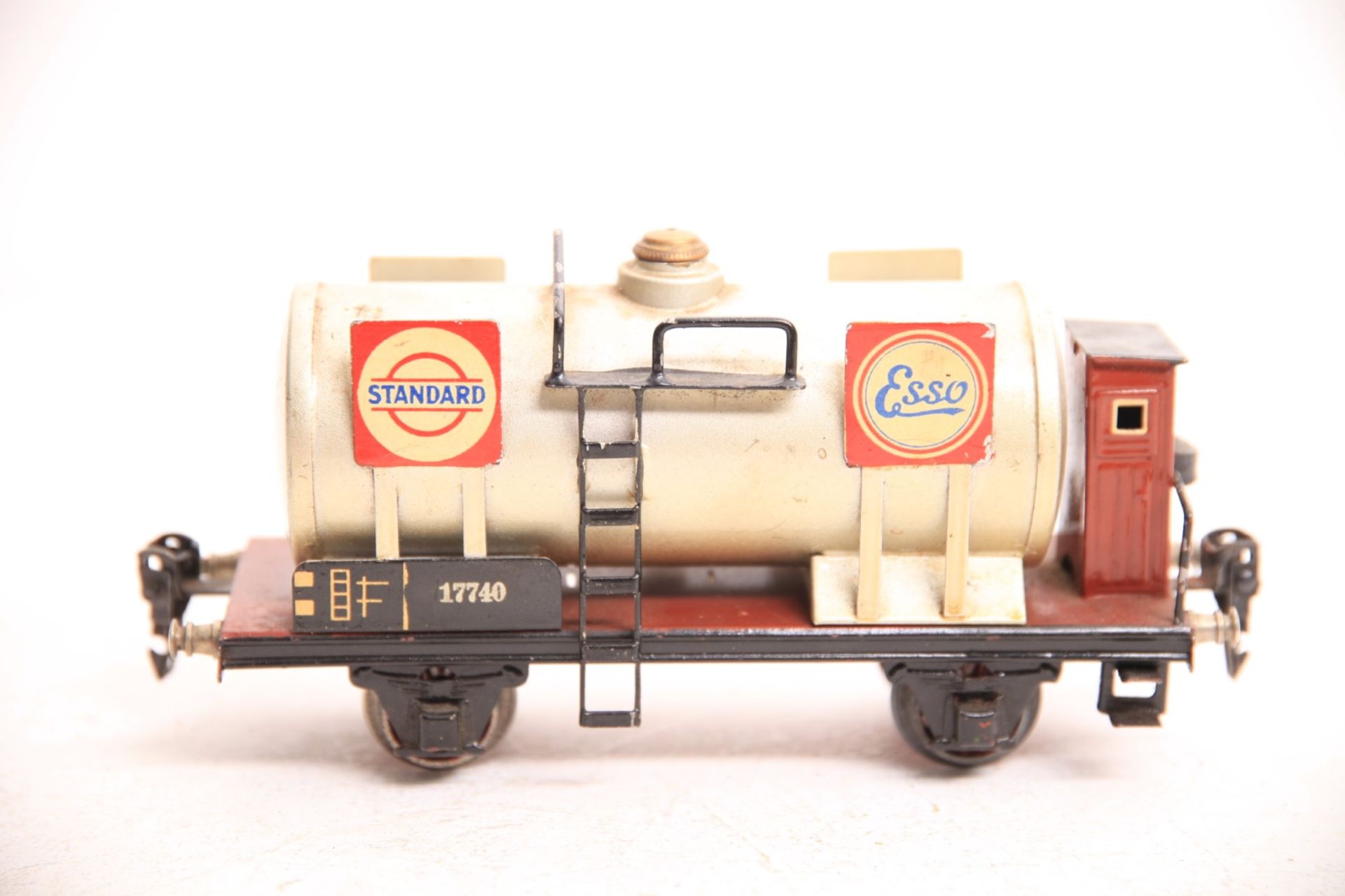 Märklin S 0, 1774 Tankwagen Essolub Z2+