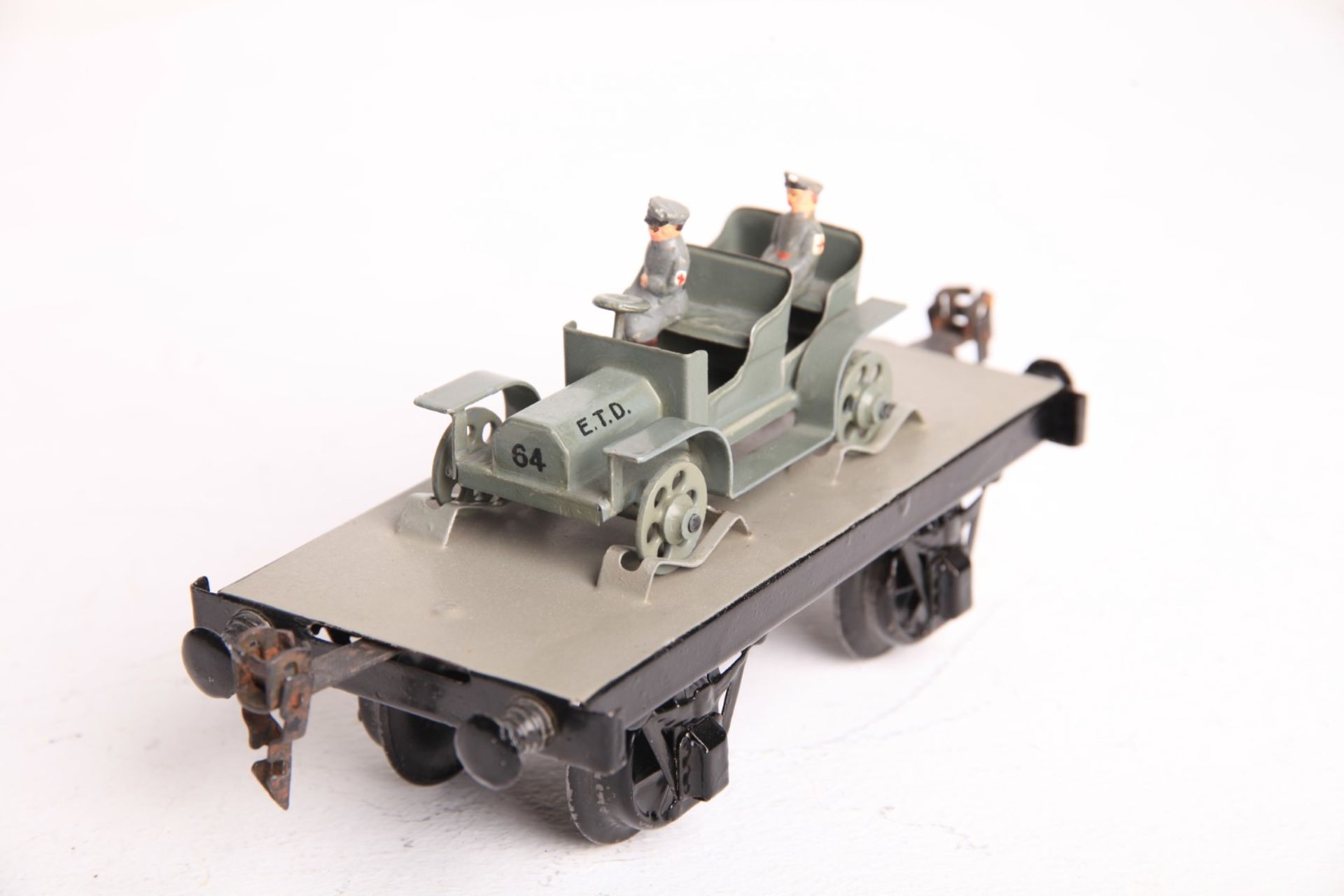 Märklin S 1, 1925/8000/3 Plattformwagen mit Personenauto und 2 Figuren, L18cm Z1- - Bild 2 aus 3