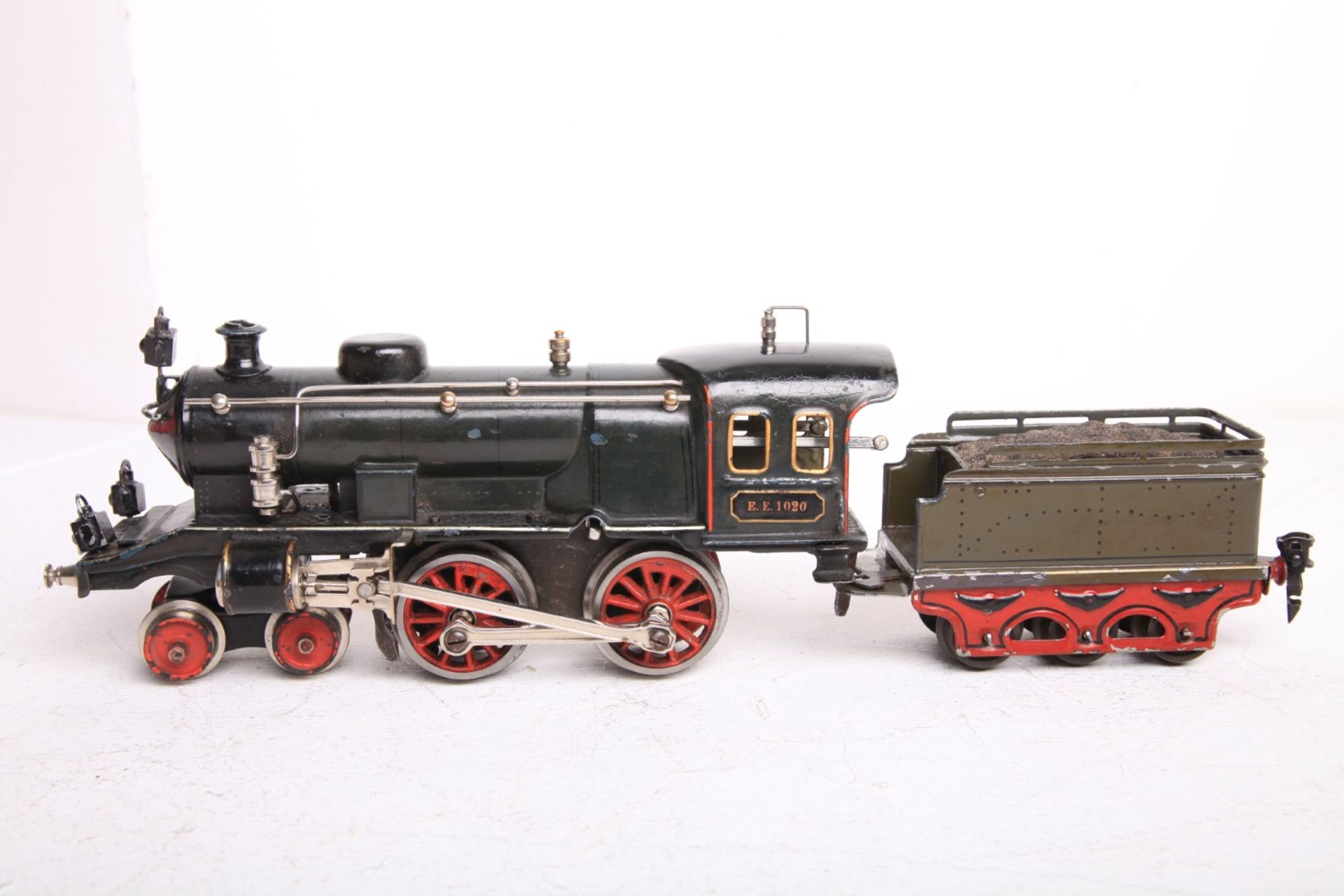 Märklin S 0, EE1020 Dampflok grau/schwarz. Uhrwerk intakt. Tender mit schweren Gußrädern. L38cm Z1-