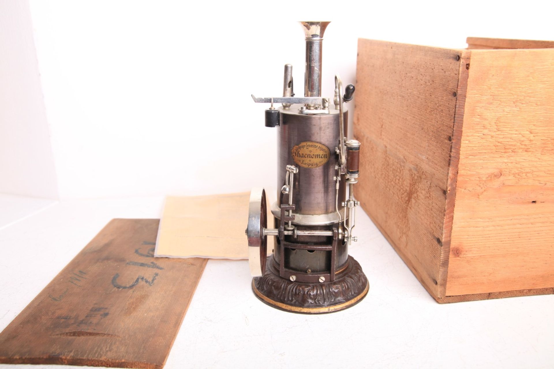 Doll stehende Dampfmaschine von 1913, Originalkiste H30 Z1-