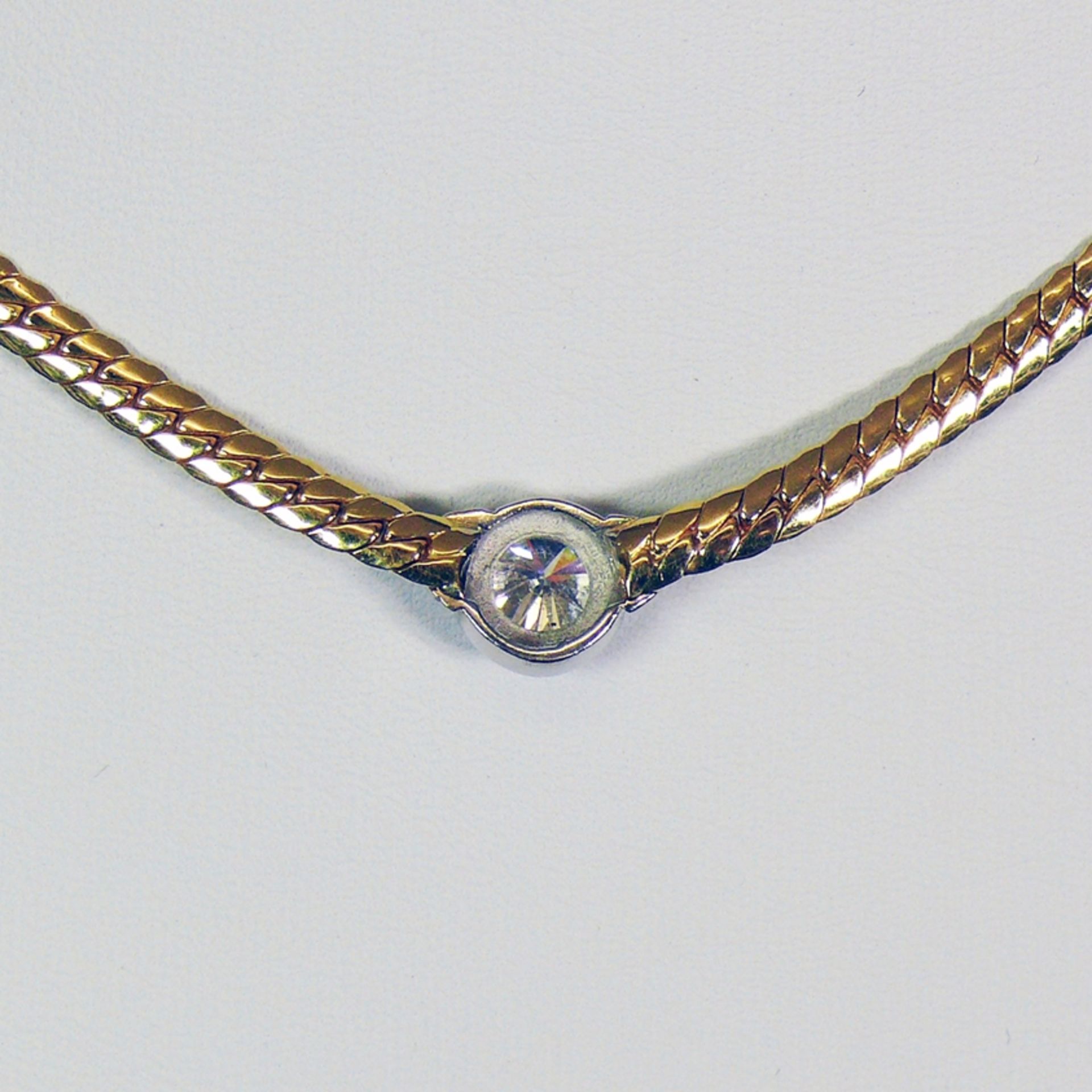 Halskette mit Brillantanhänger - Bild 4 aus 4