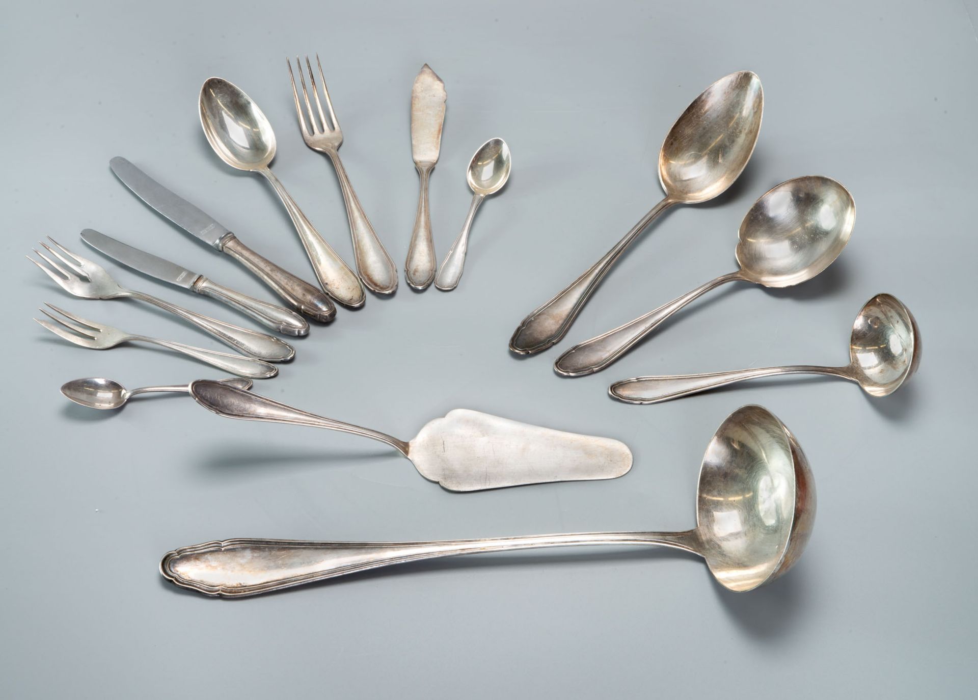 An Art Deco Silver Flatware Set for 12, Germany, Early 20th Century - Bild 2 aus 4