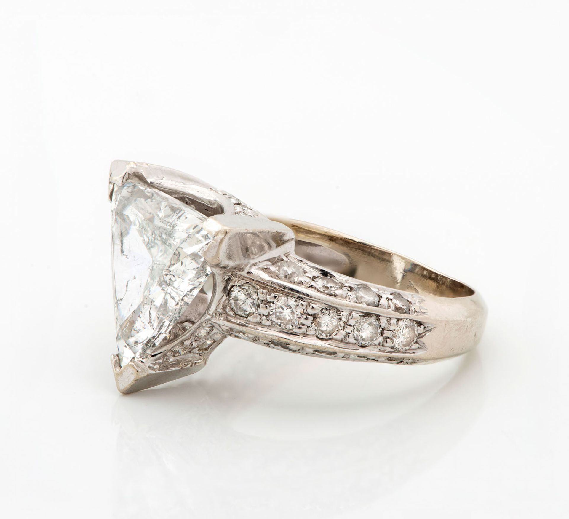 A 5.03Ct Trillion Cut Diamond and 14K White Gold Engagement Ring - Image 2 of 4