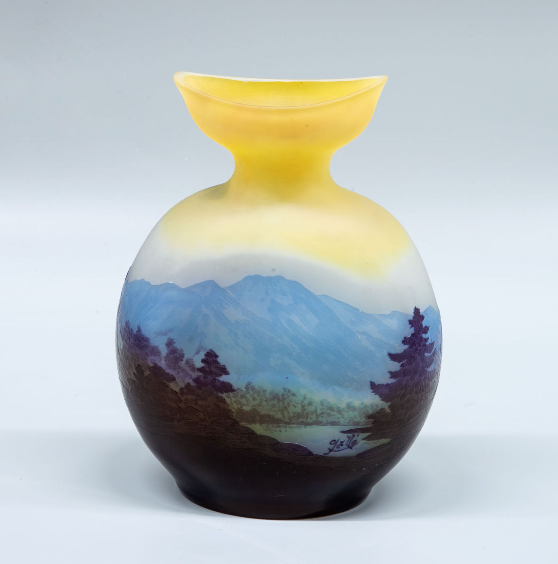 A Fine Galle Cameo and Etched Glass Vase, France, 1900 - Image 2 of 4