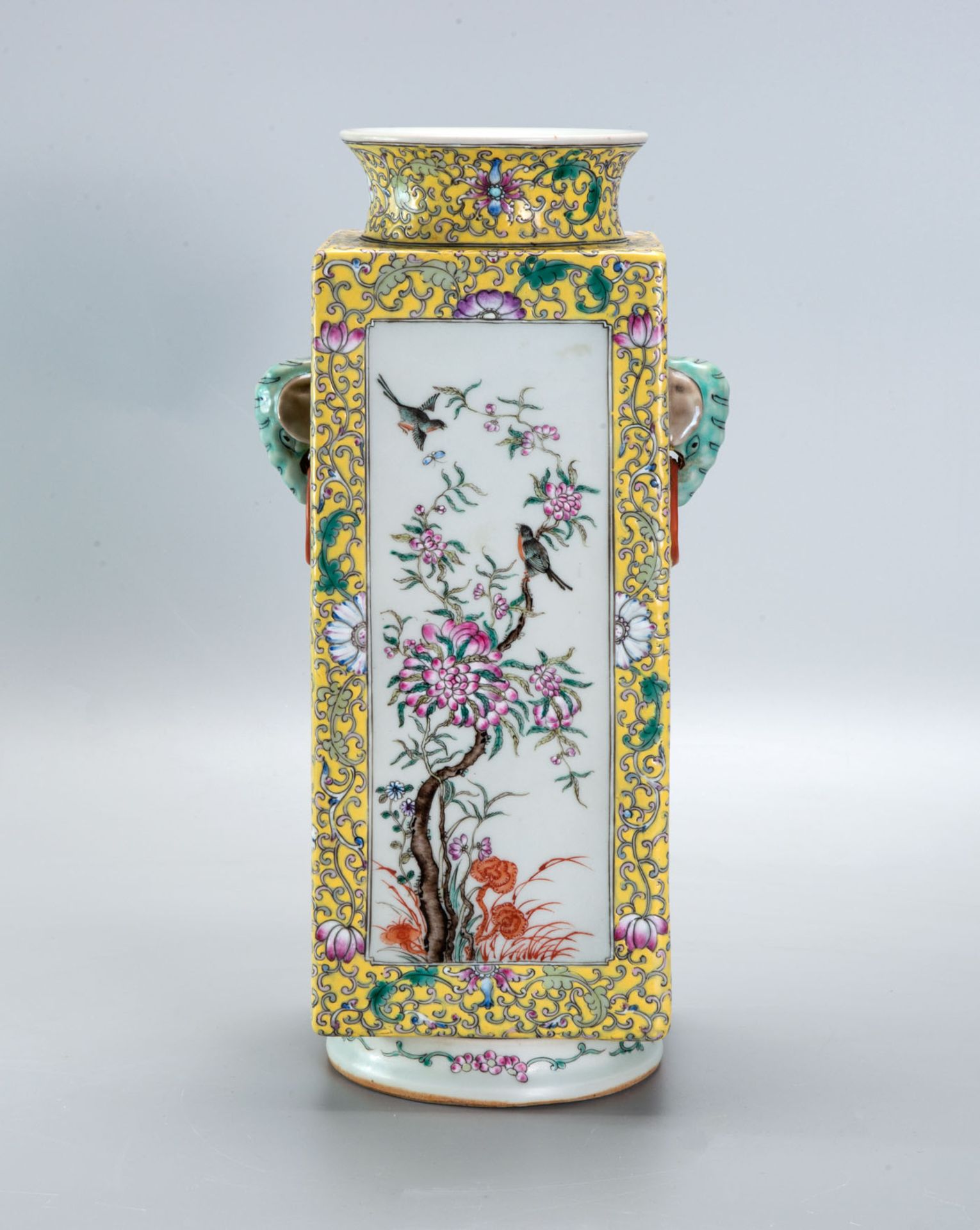 A Fine Imperial Porcelain Vase, China, Hsien Feng (1851-1861) Mark and and Period - Bild 2 aus 7