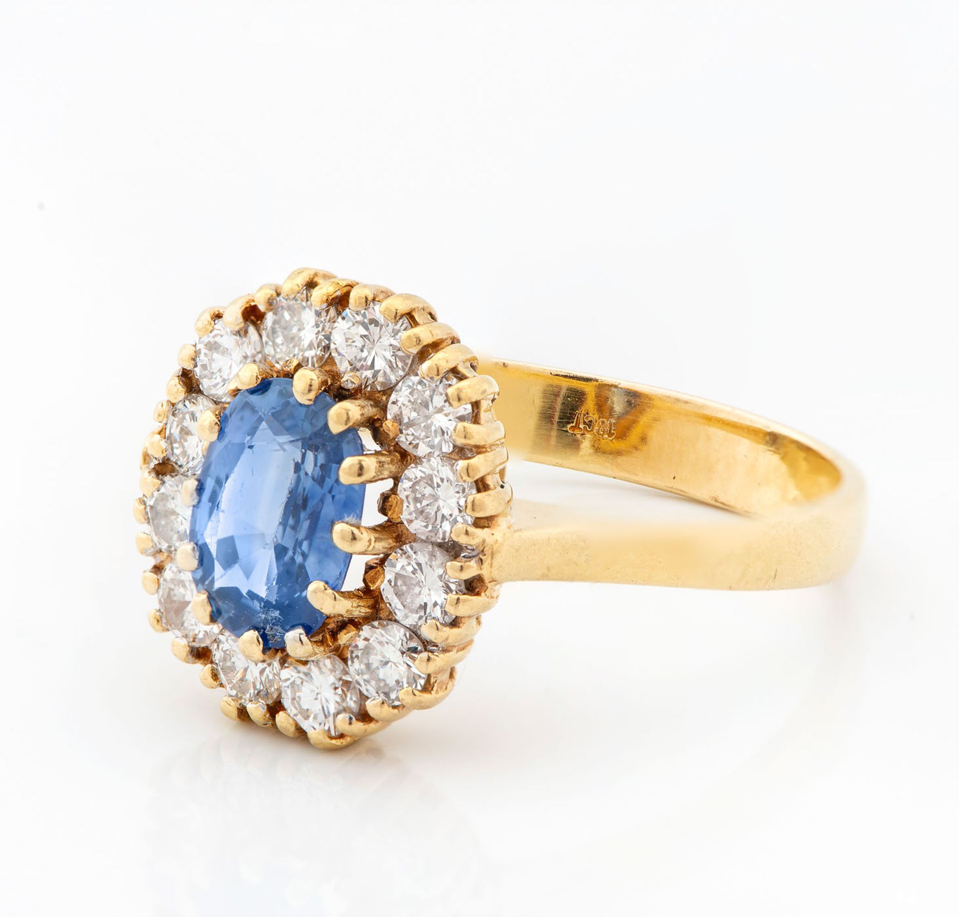 An 18K Gold Diamond and Sapphire Ring - Image 3 of 5