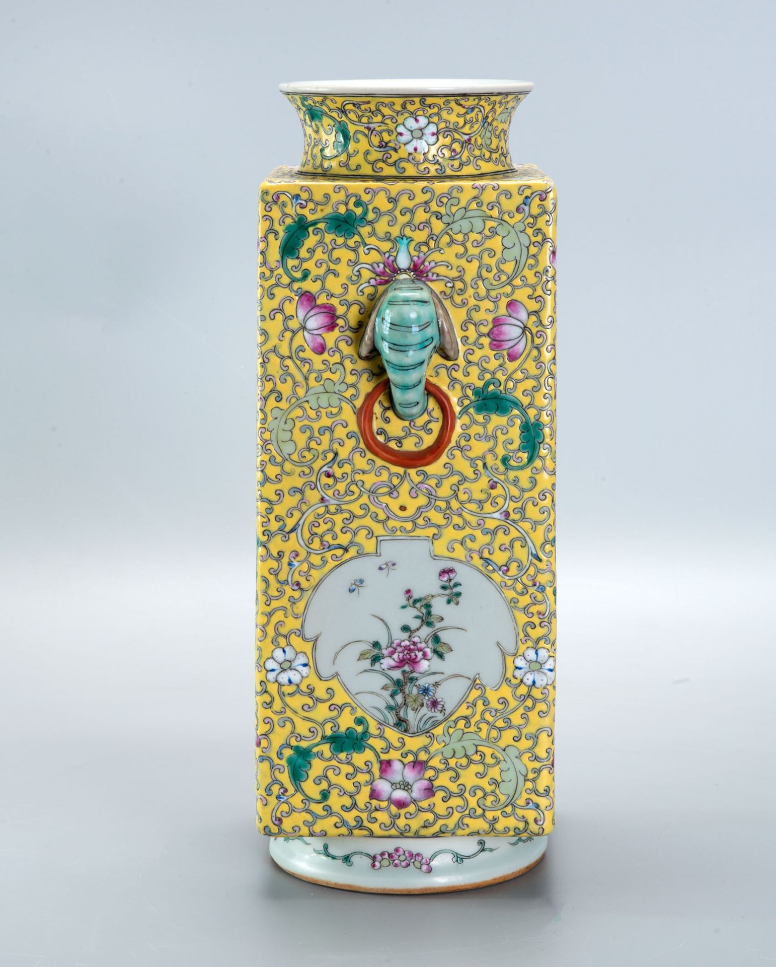 A Fine Imperial Porcelain Vase, China, Hsien Feng (1851-1861) Mark and and Period - Bild 3 aus 7