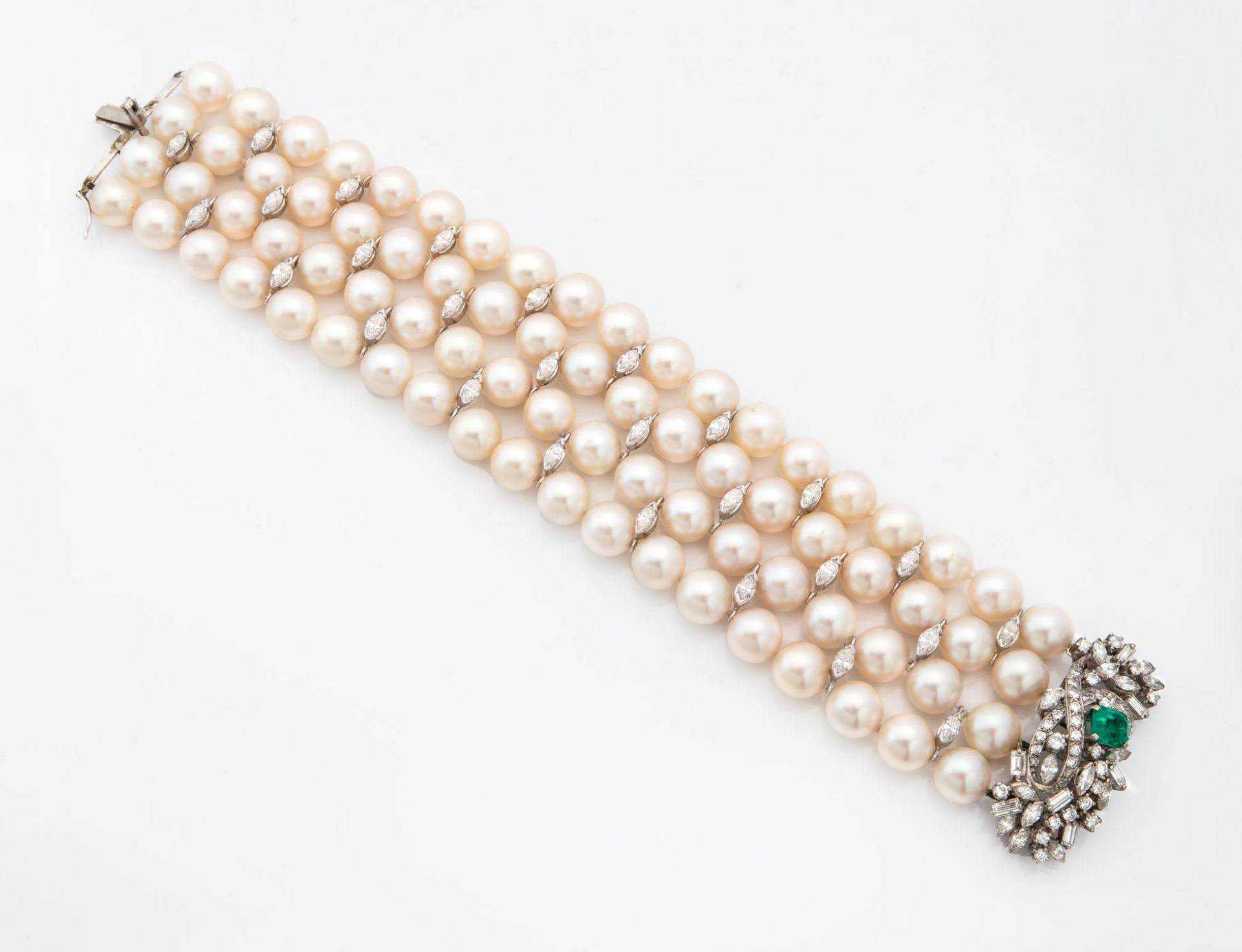 An Exquisite Gold Pearl Diamond and Emerald Bracelet - Image 3 of 3