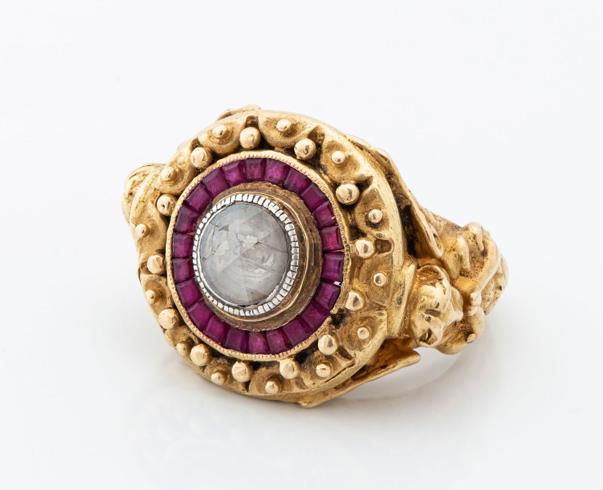 A Fine Baroque Style 18K Gold Rubies and Diamond Ring - Image 2 of 4