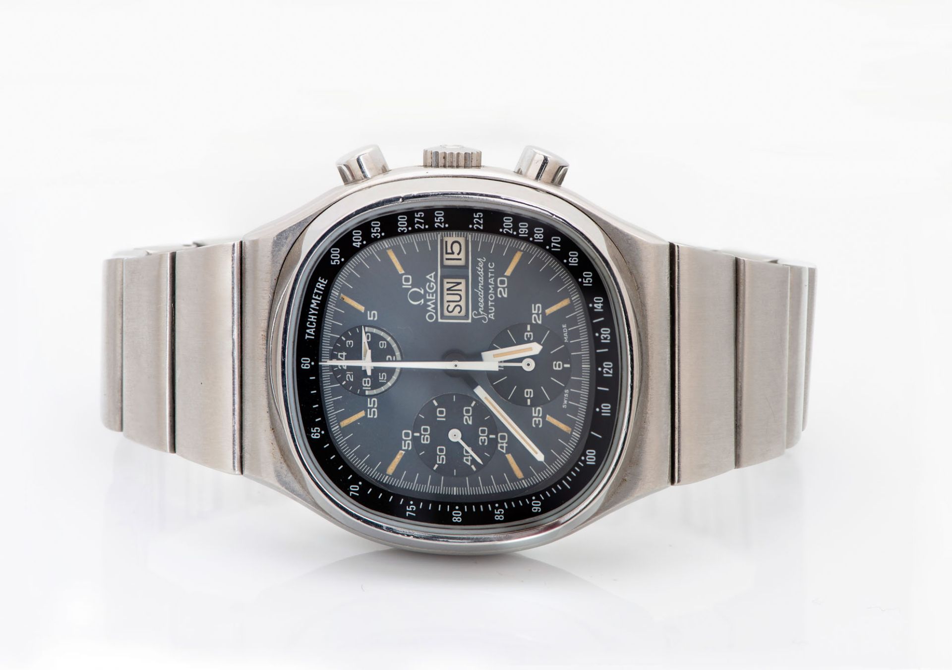 An Omega Stainless Steel Speedmaster Automatic Calendar Chronograph Wristwatch - Image 2 of 4