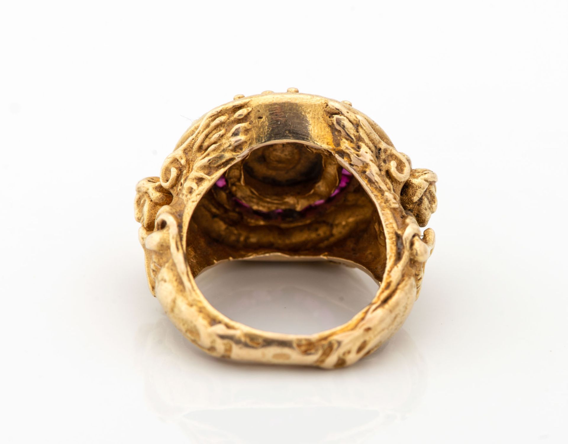A Fine Baroque Style 18K Gold Rubies and Diamond Ring - Image 3 of 4