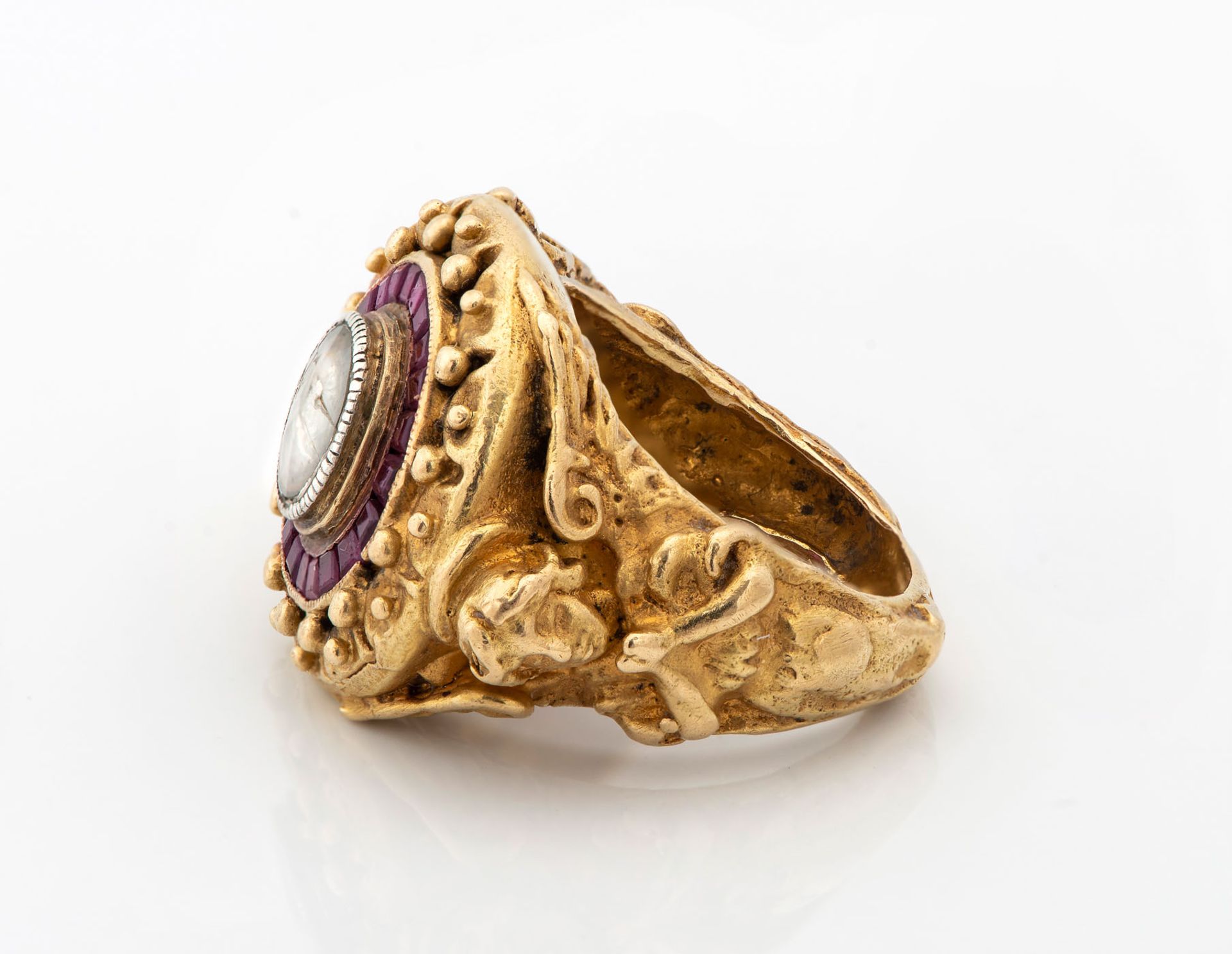 A Fine Baroque Style 18K Gold Rubies and Diamond Ring - Image 4 of 4