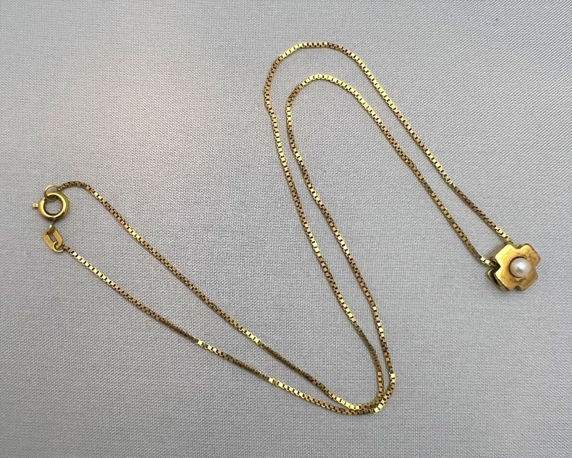 Kette mit Anhänger