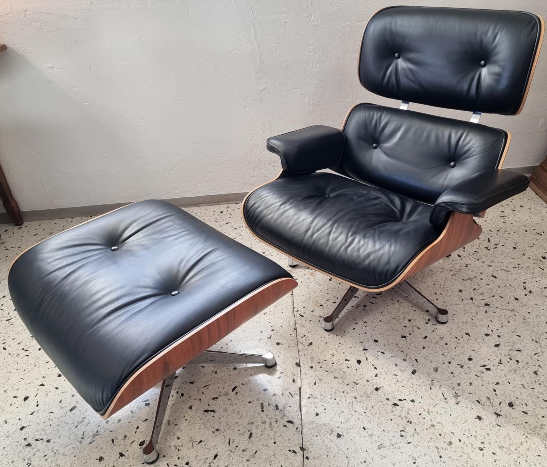 VITRA Eames Lounge Chair & Ottoman