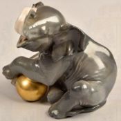 PORZELLAN-TIERFIGUR SPIELENDER ELEFANT