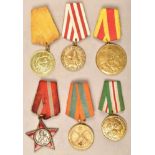 6 Ehrenzeichen Volksrepublik Albanien: Orden des Roten Sterns 1.Klasse; Orden der Tapferkeit u.