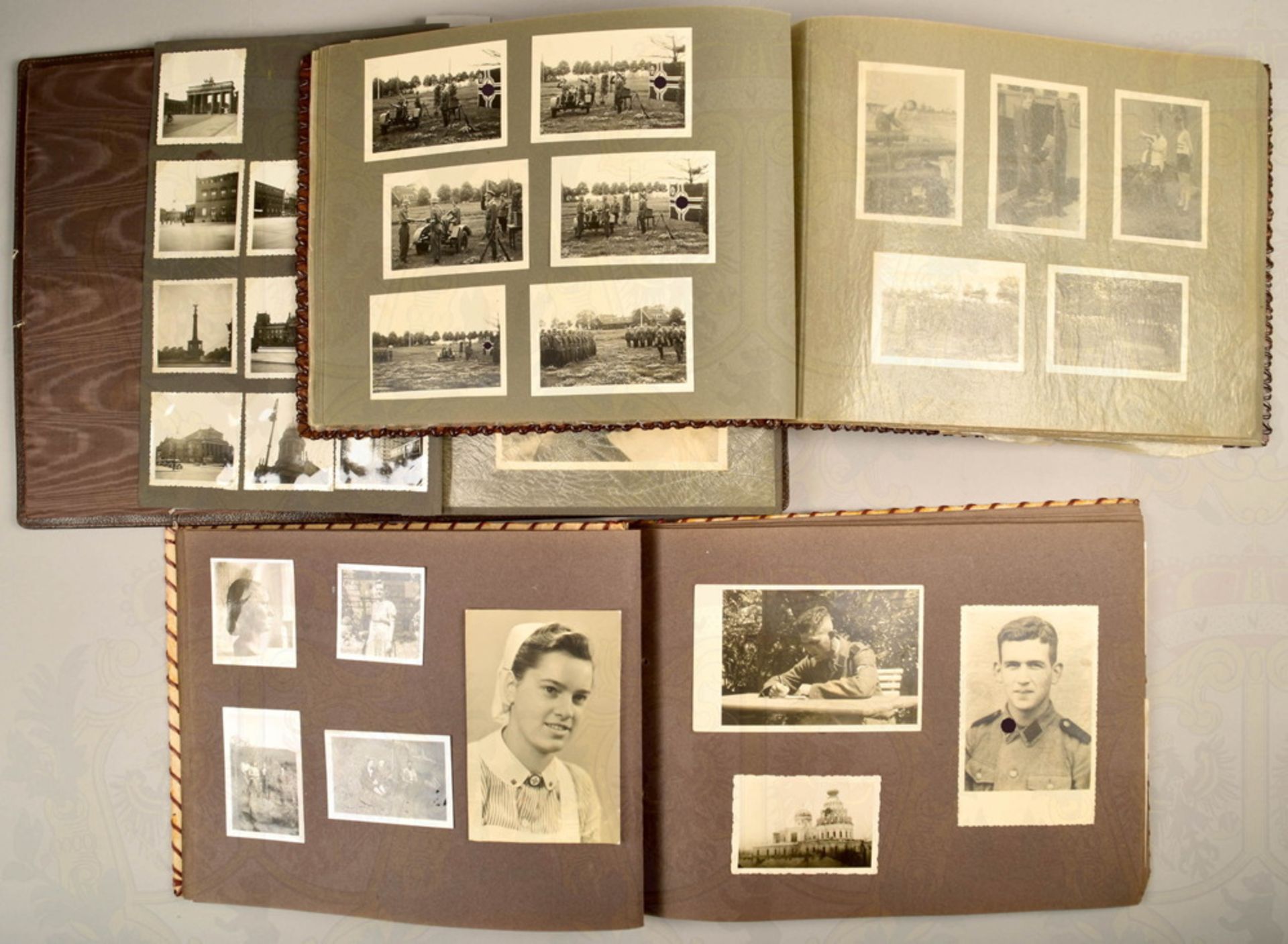 3 photo albums of a family with together 700 photos