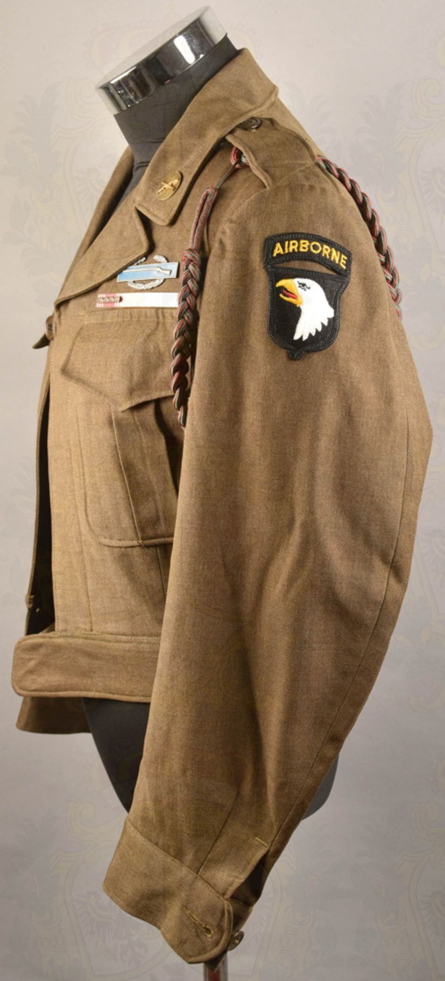 Uniform of the 101st Airborne Division - Image 2 of 6