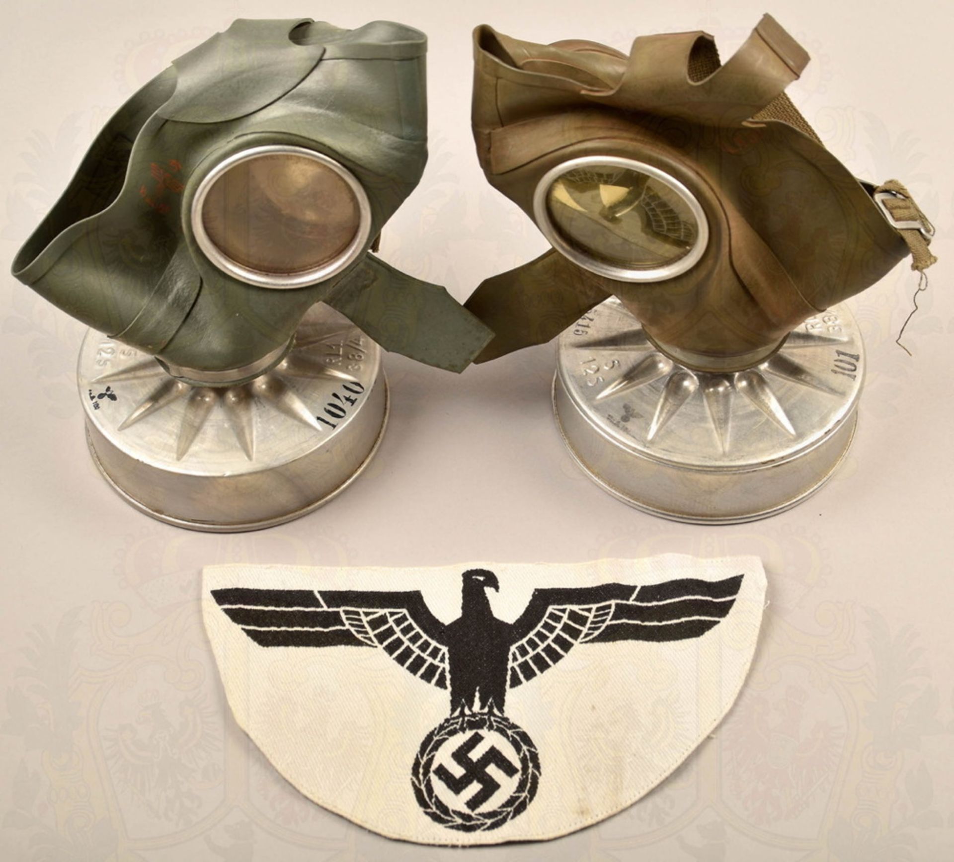 2 gas masks of 1940 and 1 Wehrmacht sports shirt eagle - Image 2 of 3