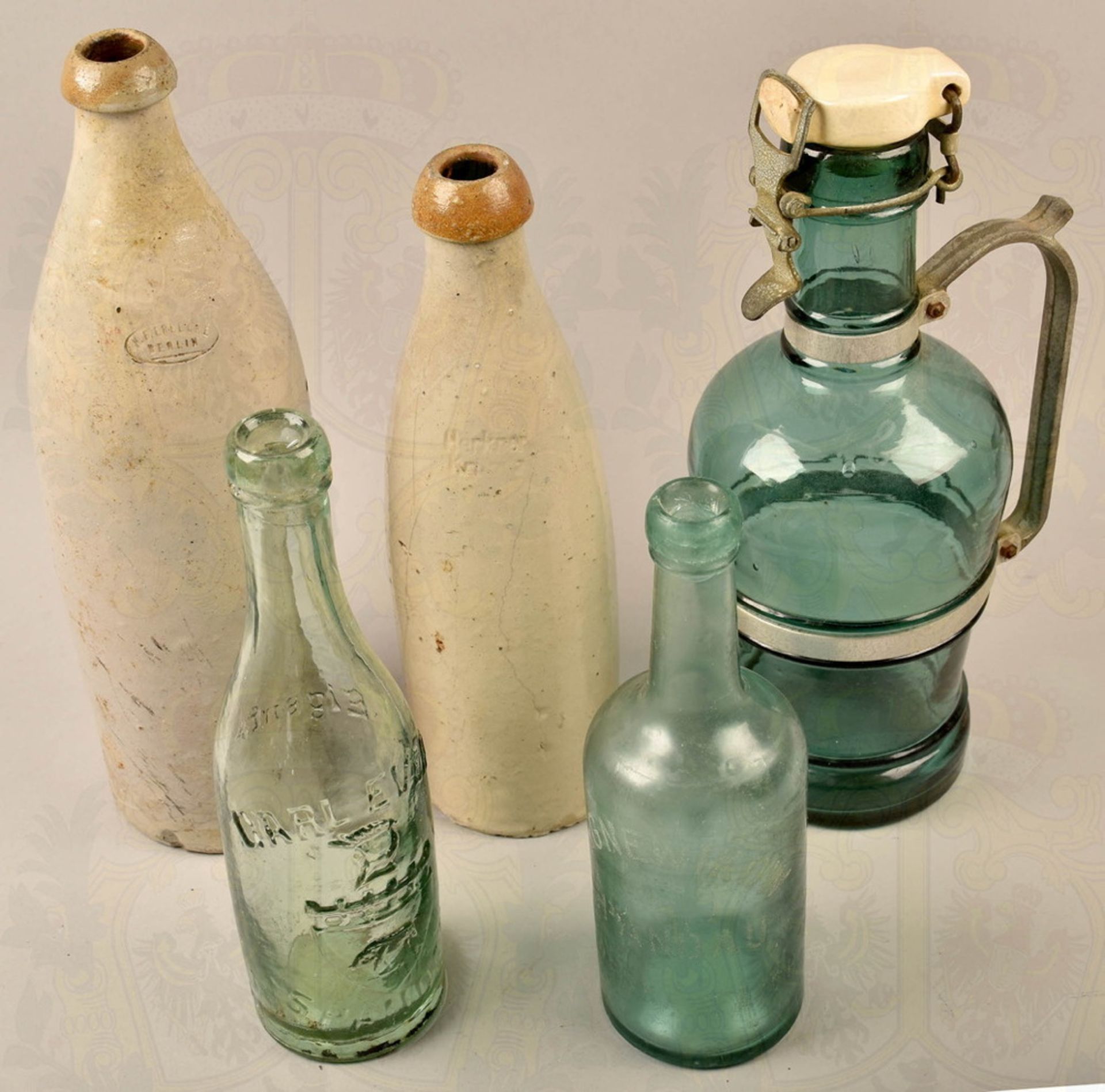 Collection of 2 glass bottles/2 ceramic bottles/1 carafe