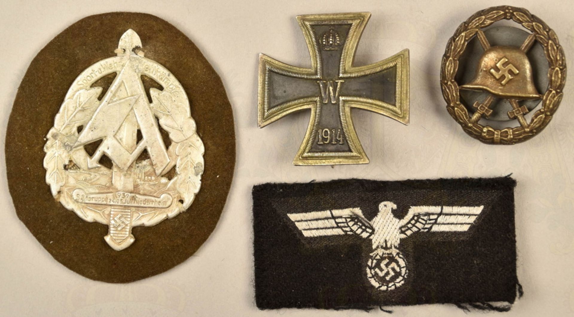 2 German military awards and 2 uniform badges - Image 2 of 3