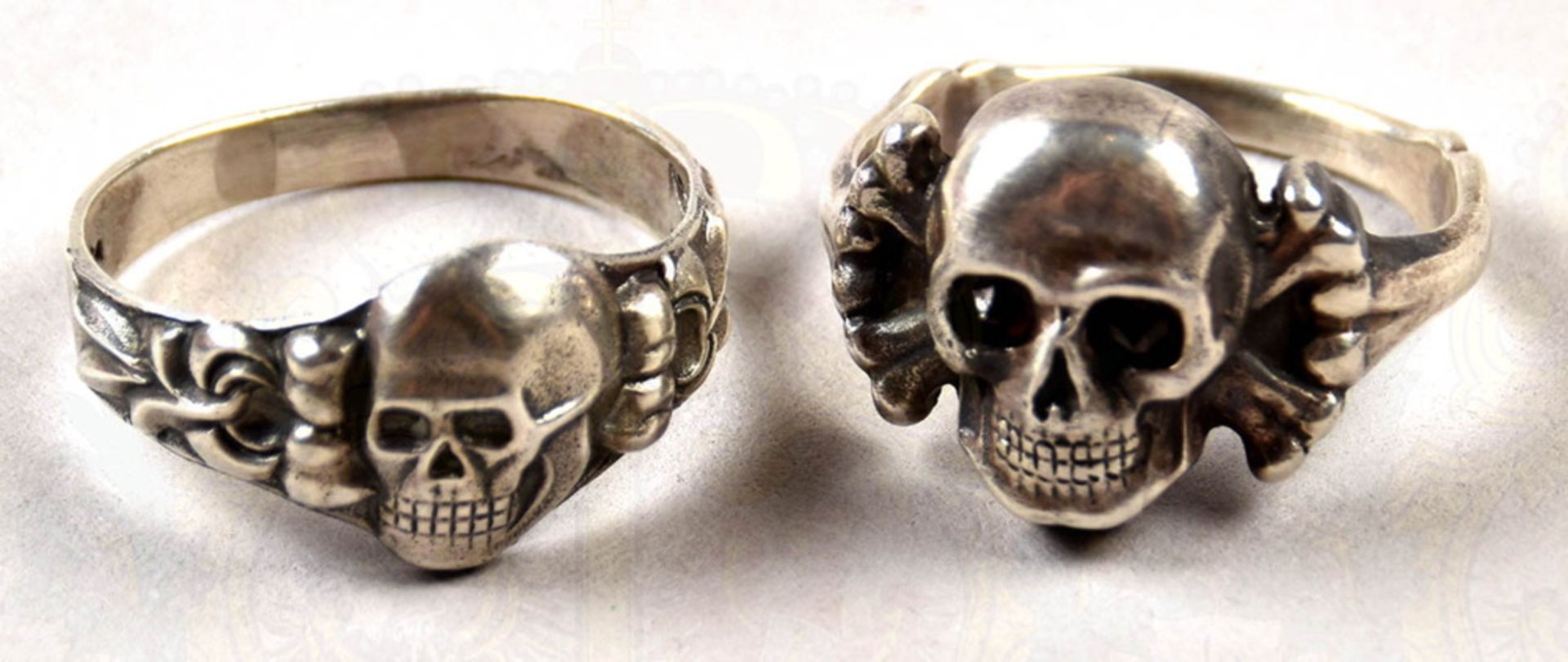 2 silver made death head finger rings - Image 2 of 4