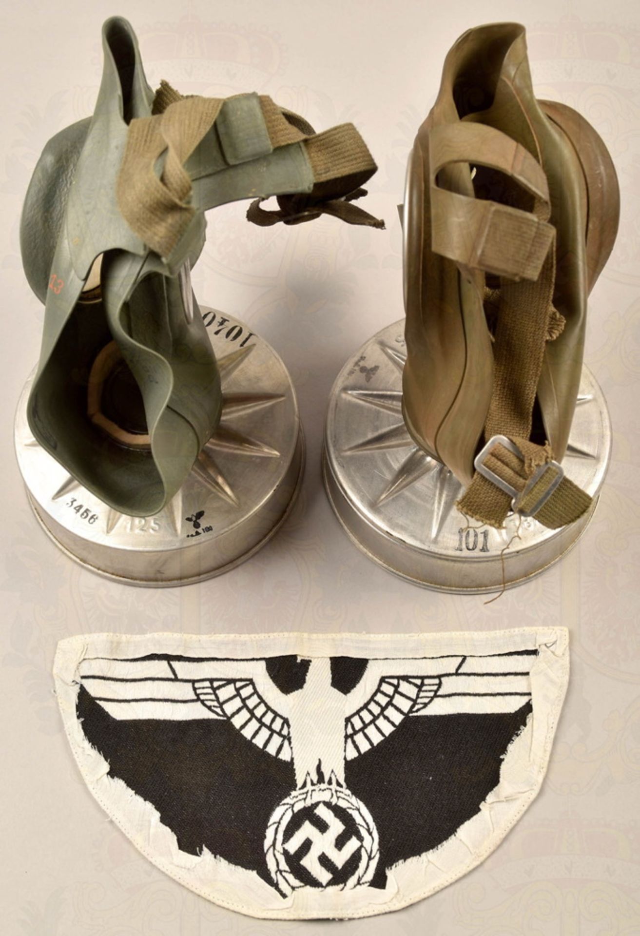 2 gas masks of 1940 and 1 Wehrmacht sports shirt eagle - Image 3 of 3
