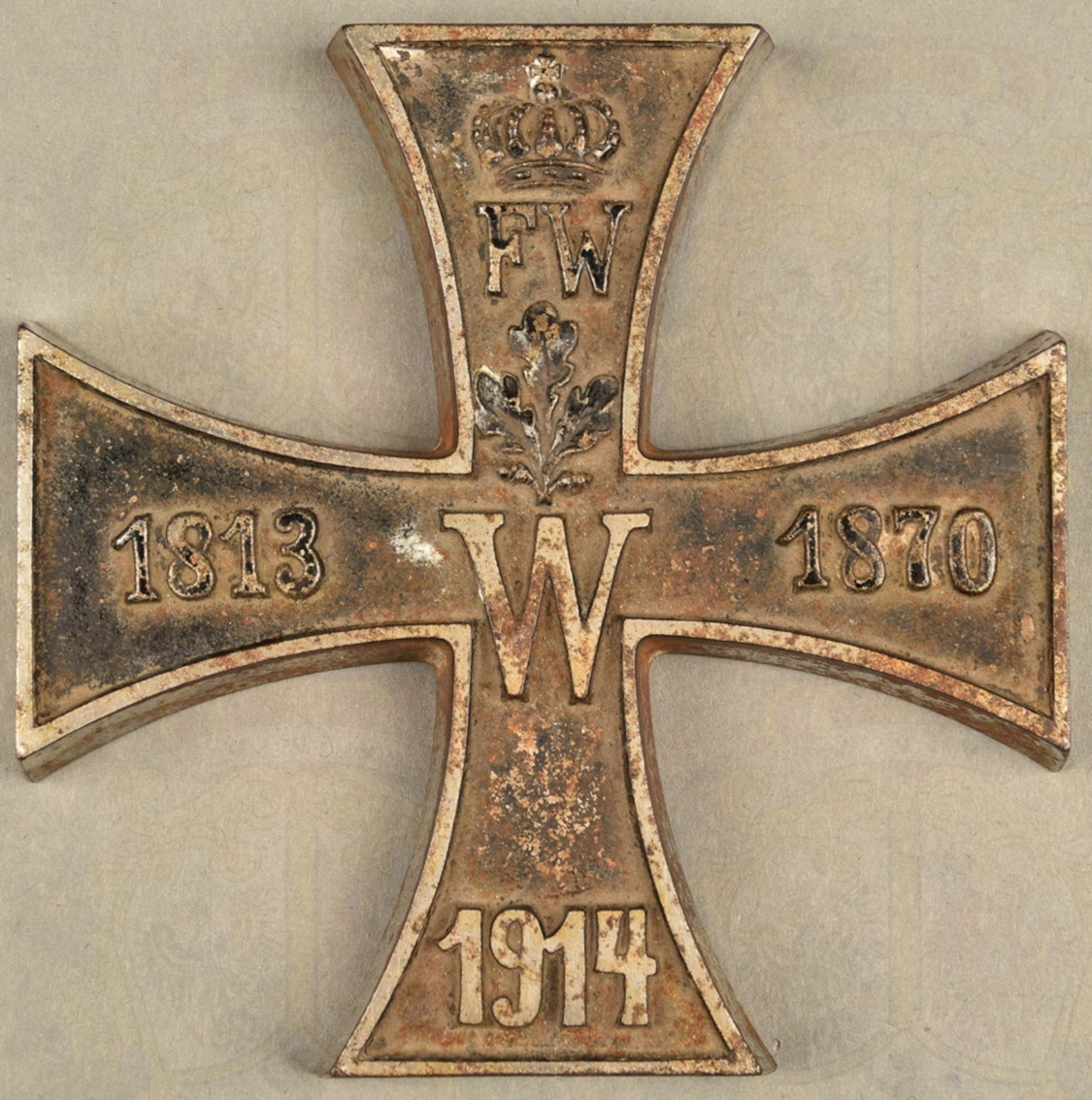 Patriotischer Briefbeschwerer in Form EK 1914, Eisen/massiv m. tls. vergangener Vernicklung, erhaben