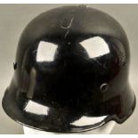 Feuerwehr-Stahlhelm Modell 1934, Glocke schwarz nachlackiert, ohne Embleme, seitlich jew. 2