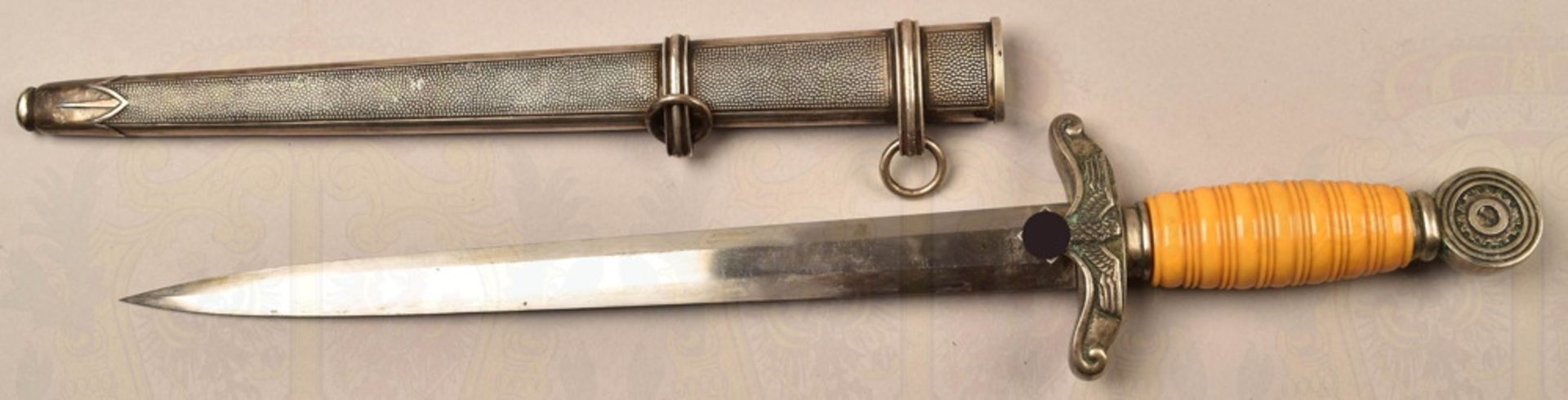 Dagger for TeNo leaders with corresponding scabbard