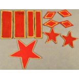 10 Rangabzeichen sowjetischer General und Marschall, graue u. sandsteinfarbene Tuchunterlage,