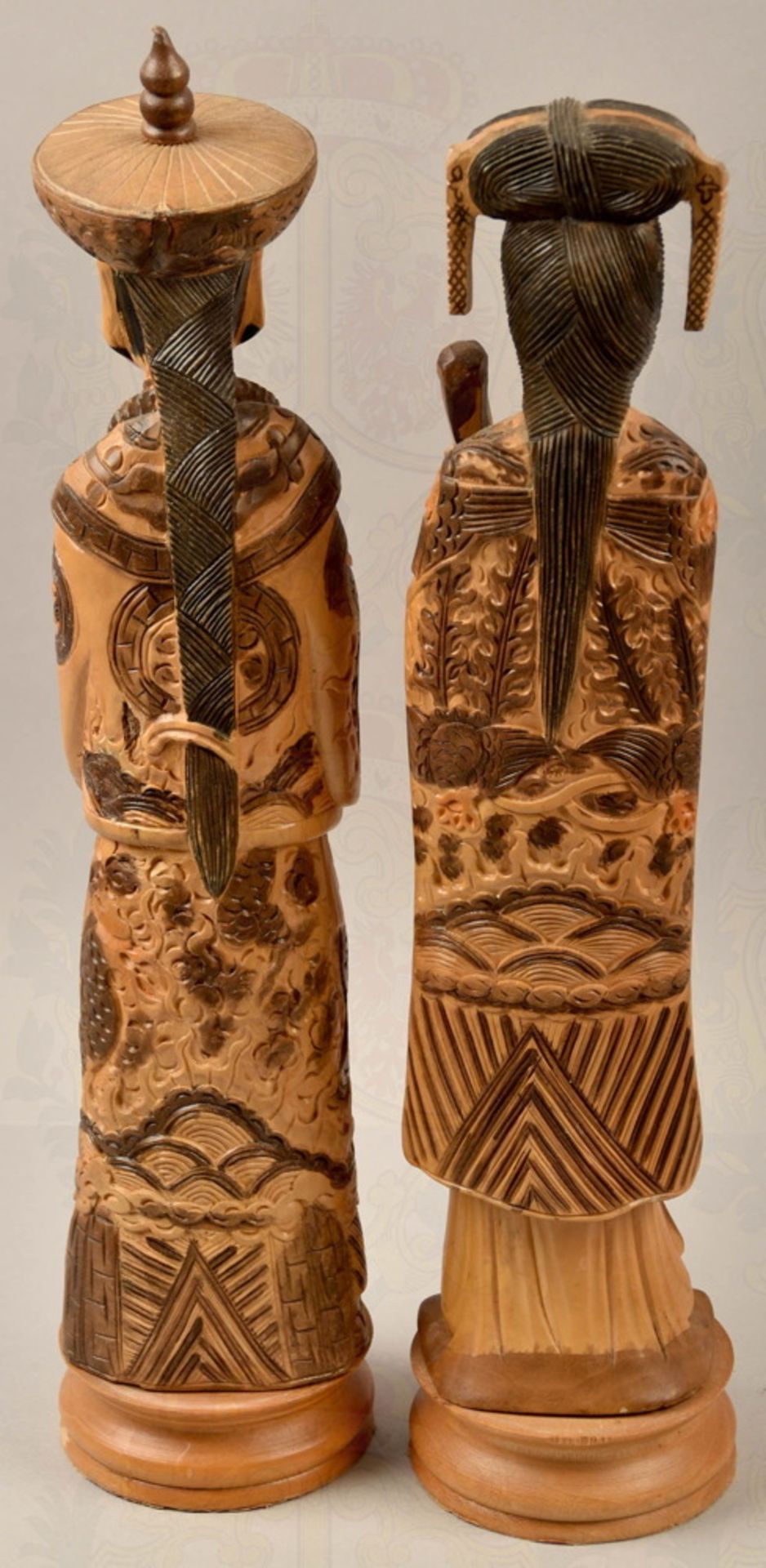 Pair of wooden figures with traditional Asian clothing - Image 2 of 2