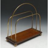 An early 20th century oak and brass periodical rack, arched central division, ribbed knop feet, 35cm