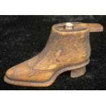 A 19th century treen novelty snuff box, as a shoe