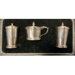 A George VI silver three piece cruet set, Addie Brothers, Birmingham 1946, 117.2g, cased; set six