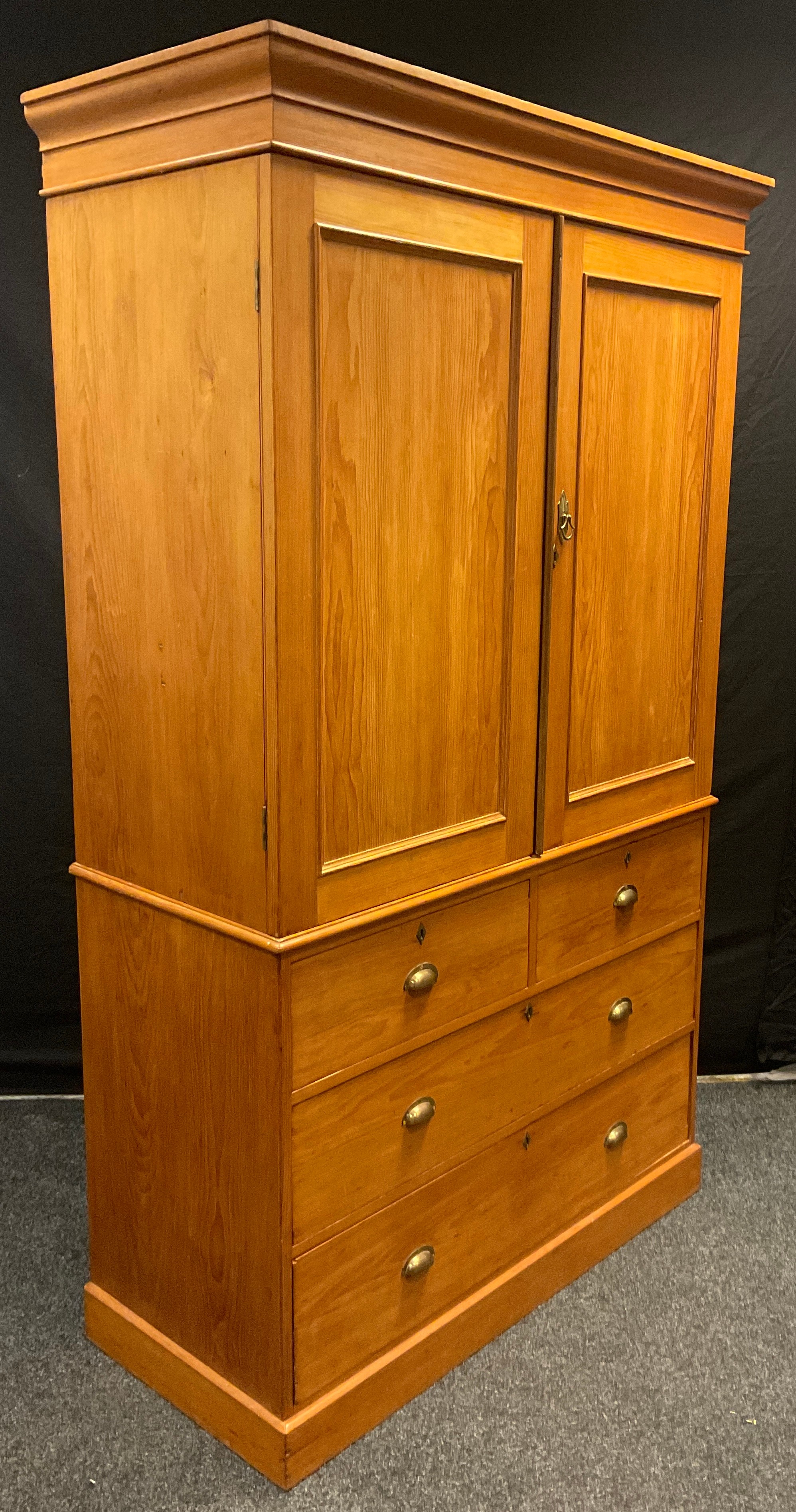 A Victorian pine Linen Press, having moulded cornice with pair of panelled cupboard doors to top - Image 3 of 3