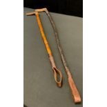 An early 20th century riding crop, horn haft, bamboo shaft, 67cm long; another (2)