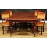 A late Victorian/Edwardian extending dining table, two additional leaves, 72.5cm high, 140cm