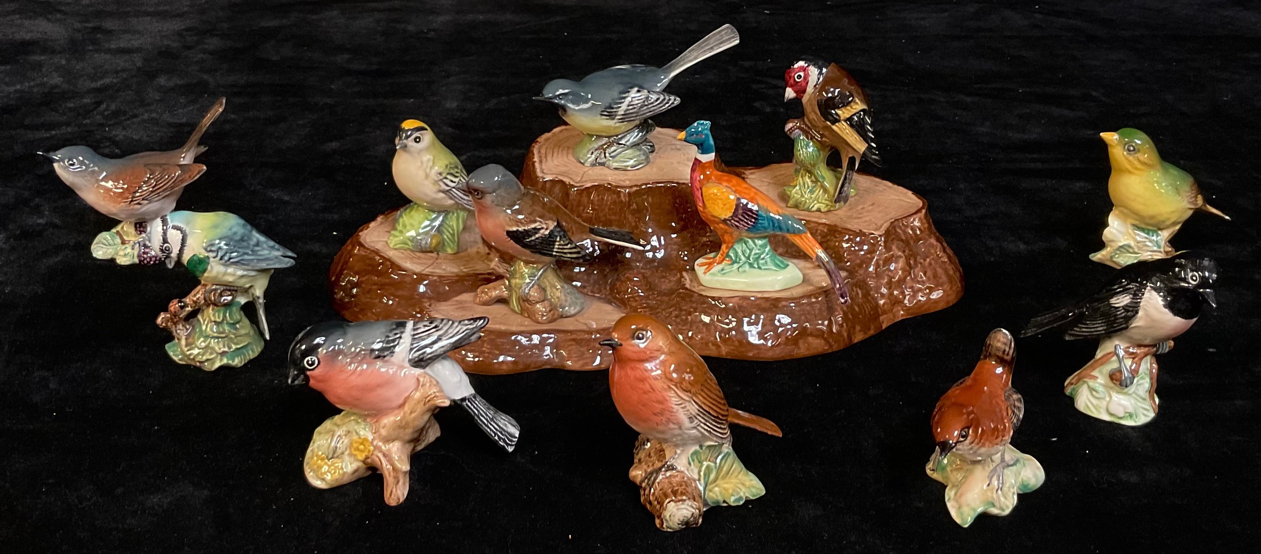 A collection of Beswick bird models with stand, including Greenfinch, Stonechat, Grey Wagtail,