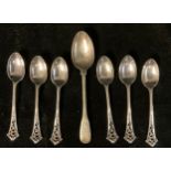 A set of six silver teaspoons, Sheffield 1900; a Victorian silver teaspoon, London 1850; 95g