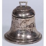 A George V silver novelty inkwell, as a bell, hinged cover, 8.5cm high, A & J Zimmermann, Birmingham