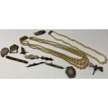 A quantity of Victorian jewellery including brooches, etc