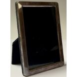 An Elizabeth II silver rectangular easel photograph frame, 15cm high, Sheffield 1997