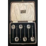 A set of six George V silver coffee spoons, bean terminals, Birmingham 1930, cased