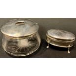 An Edwardian silver oval trinket box, Birmingham 1909; a hair pin tidy, Birmingham 1923 (2)