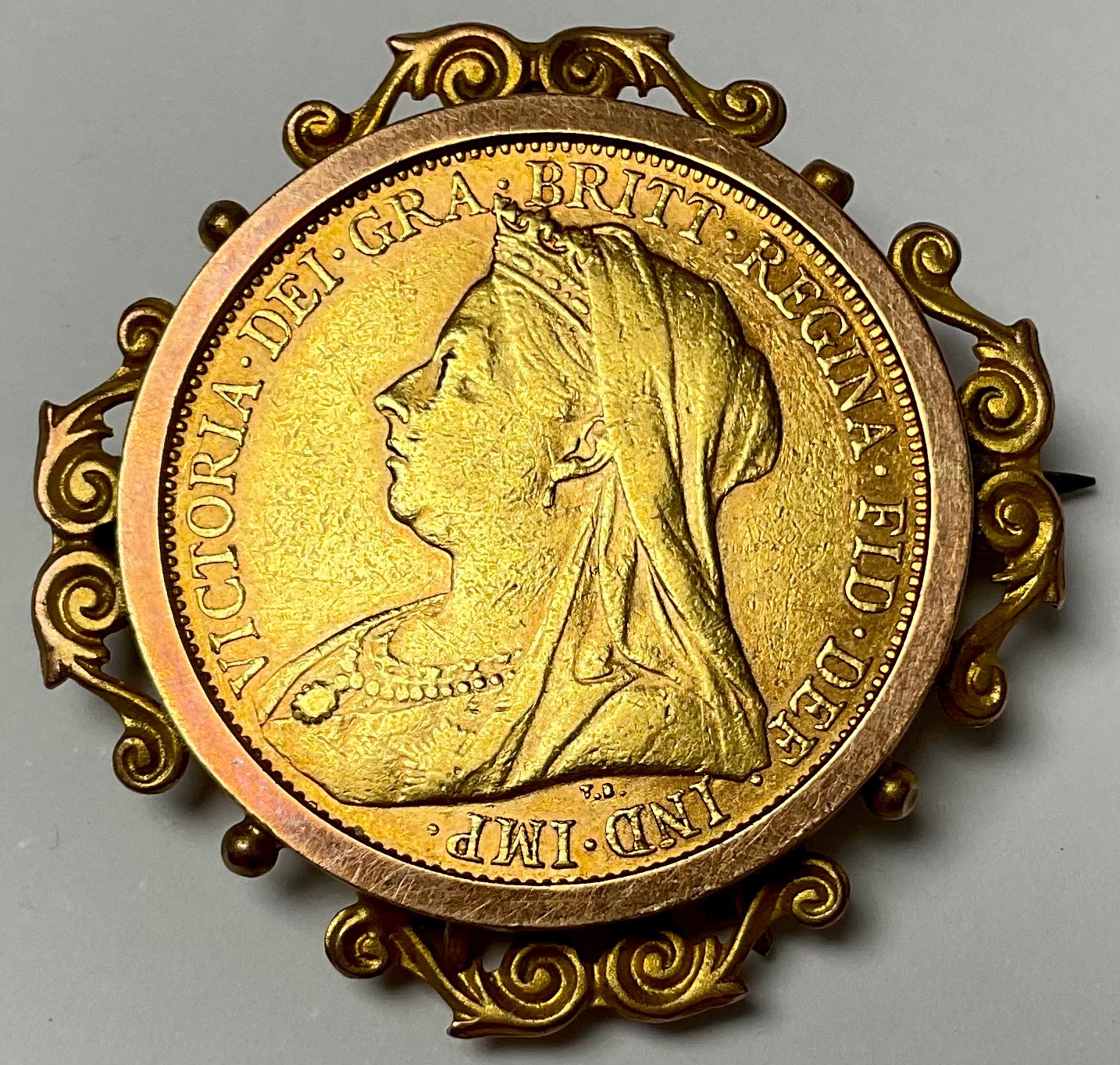 A Queen Victoria gold sovereign brooch, 1899