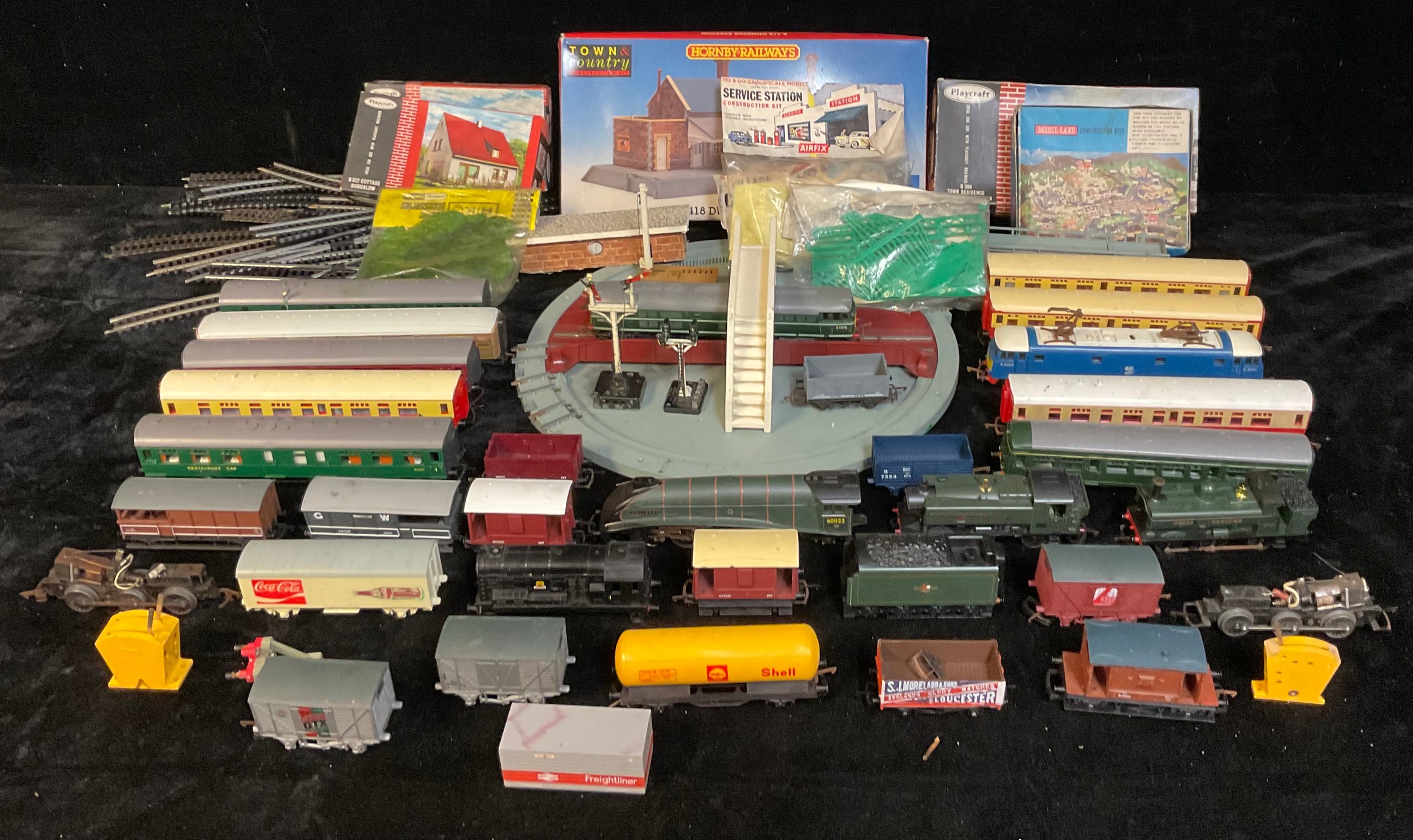 Toys & Juvenalia, Trains - a collection of mostly unboxed OO Gauge locomotives, coaches, rolling